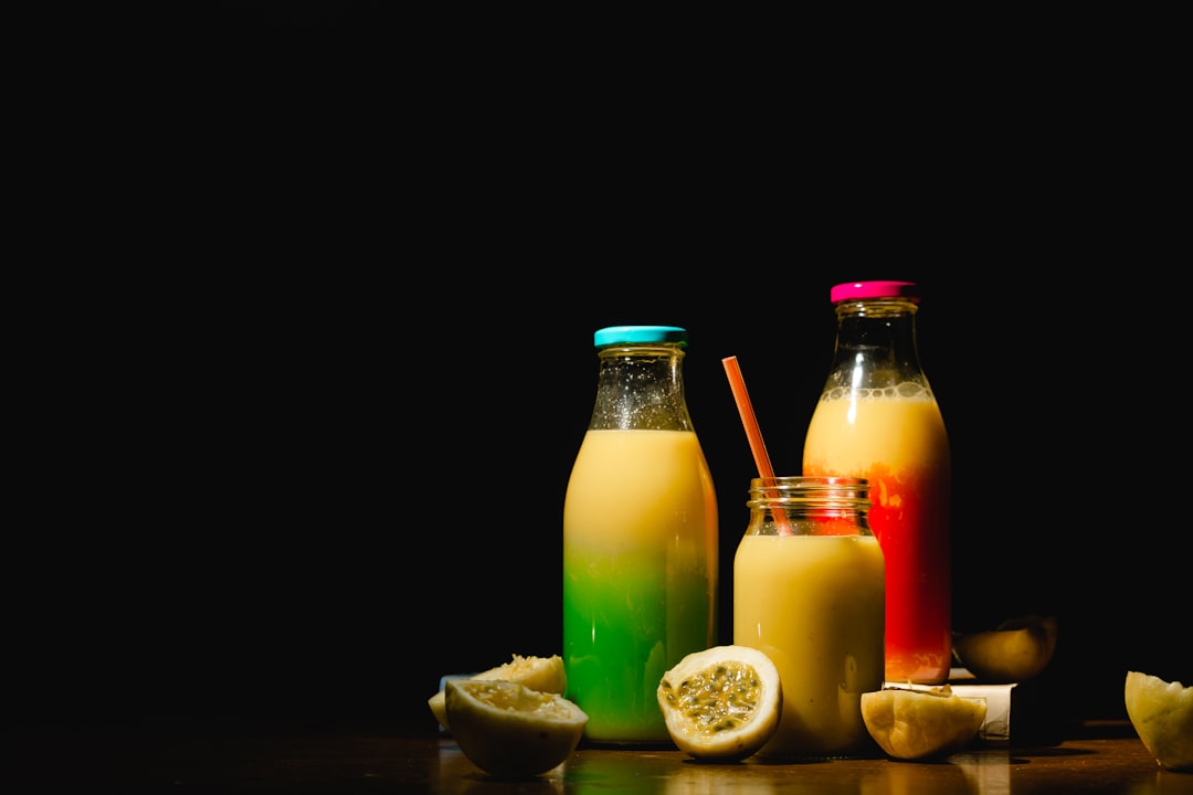 photo 1562153877 9976f7f0833bcropentropycstinysrgbfitmaxfmjpgixidM3wxNDA1NTd8MHwxfHNlYXJjaHw2fHxqdWljZXMlMjBob25leXxlbnwxfDB8fHwxNzQ2NzkxMDA4fDAixlibrb 4.1.0q80w1080