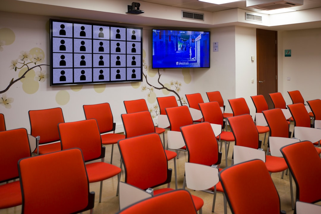 photo 1627546927097 504fe63290b5cropentropycstinysrgbfitmaxfmjpgixidM3wxNDA1NTd8MHwxfHNlYXJjaHwzOHx8cHJvamVjdG9yJTIwaW50ZXJhY3RpdmUlMjBtb25pdG9yc3xlbnwxfDB8fHwxNzYzMzE0NDIxfDAixlibrb 4.1.0q80w1080