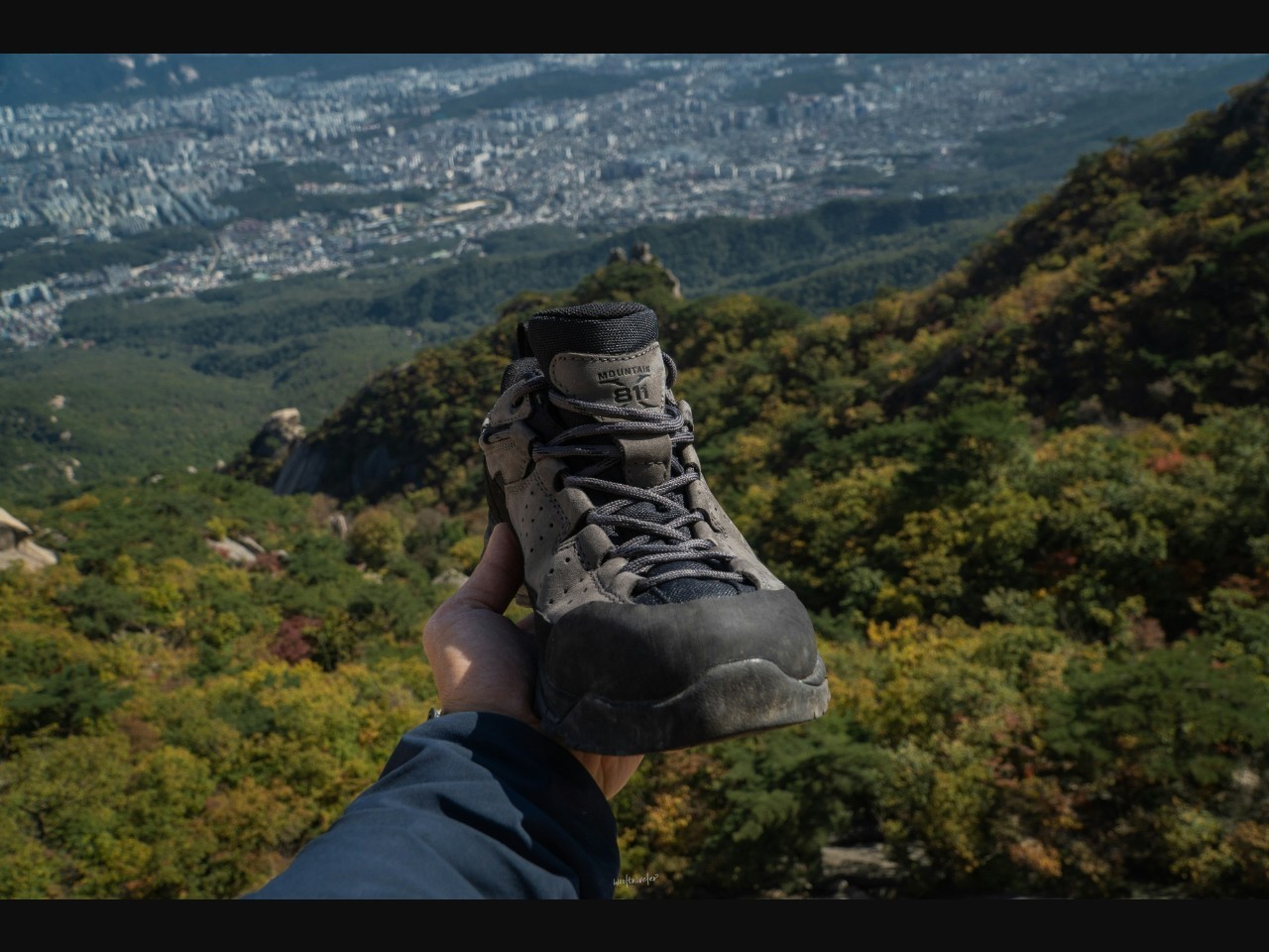 photo 1698732644443 9e47a10ca743cropentropycstinysrgbfitmaxfmjpgixidM3wxNDA1NTd8MHwxfHNlYXJjaHwyfHx0cmVra2luZyUyMGFkaWRhcyUyMGNvbWJhdCUyMGJvb3RzfGVufDF8MHx8fDE3NTY1NjU2ODV8MAixlibrb 4.1.0q80w1080